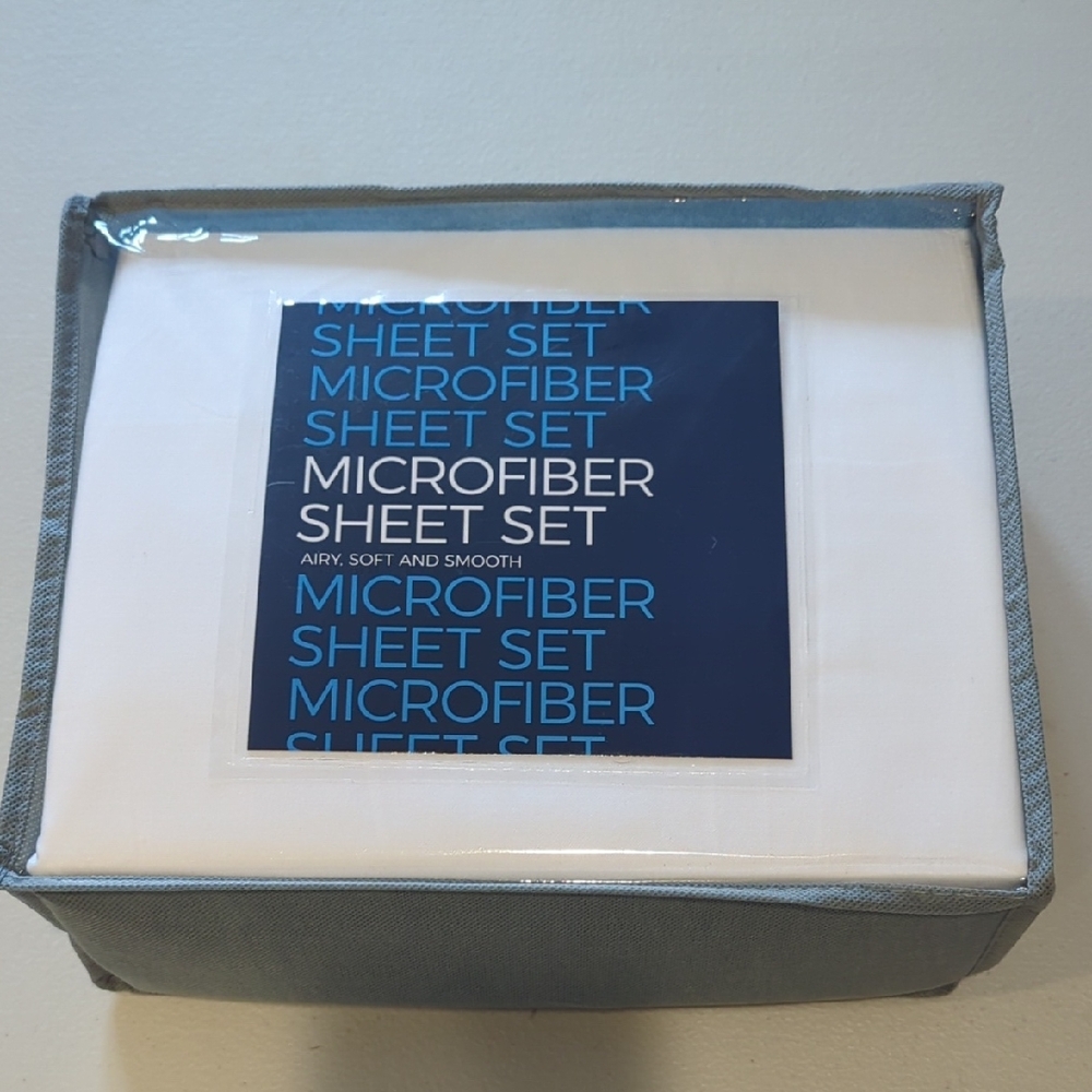 NWT Helix Microfiber Sheet Set in White, King Size